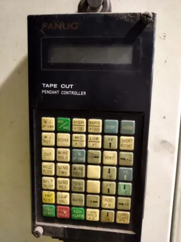 Máquina de eletroerocao a fio