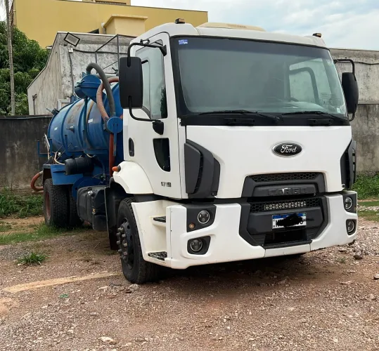 VENDO CAMINHÃO da FORD 