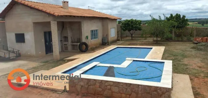 Chácara à venda com terreno de 1.000 m2 com edícula e piscina em Boituva/SP.