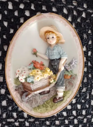 PRATO DE PAREDE - Menina com Carrinho de Flores