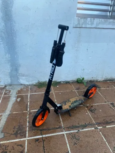 Patinete bom e barato atrio
