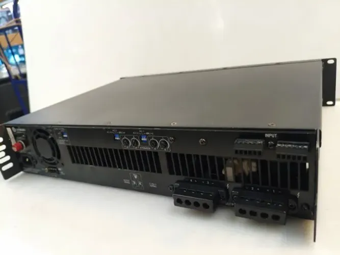 Potência Crown 4/600 Drive Core pouco 