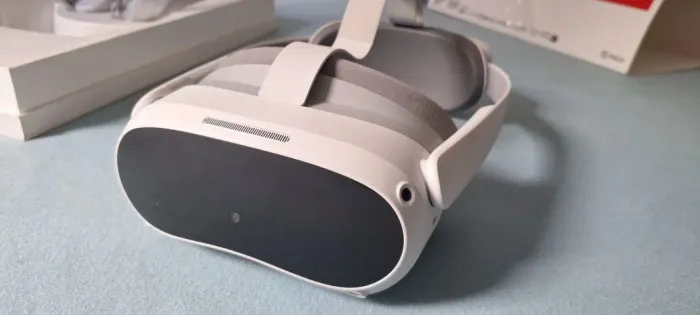 Óculos de Realidade Virtual Pico 4