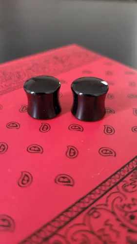 Plug alargador de orelha preto