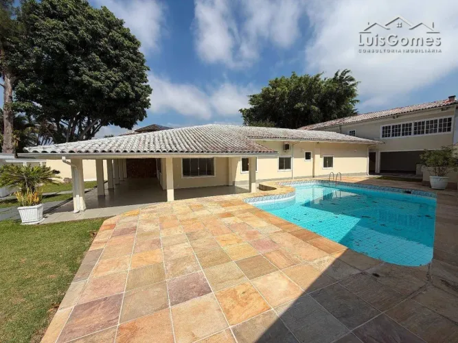 CONDOMÍNIO RIO MAR - CASA LINEAR COM 5 QUARTOS SENDO 2 SUÍTES NA BARRA DA TIJUCA.