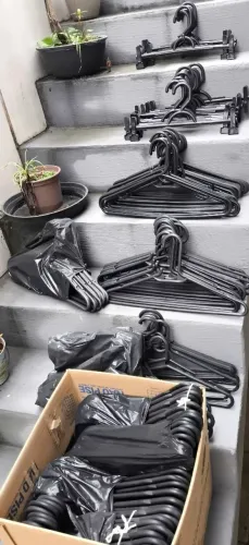 LOTE DE 100 CABIDES DE PLÁSTICO PRETO RESISTENTES! R$200,00 O LOTE FECHADO OU R$2,50 CADA!