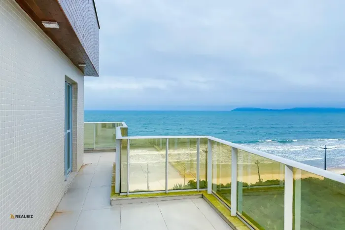 Cobertura Frente Mar, 206m² ? Exclusividade e Vista Permanente na Praia Grande, Governador