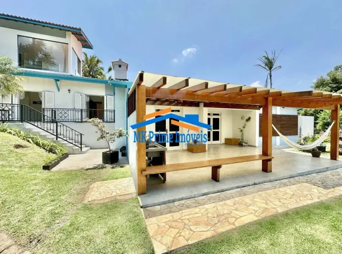Cond Petit Village - 1.605 m² terreno, 4 dorm/1ste + escritório e gourmet!