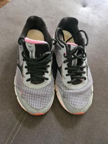 Tênis Mizuno Cinza N°35