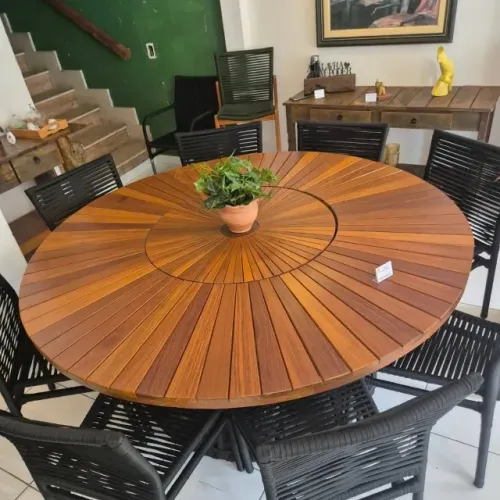 MESA PARA ÁREA EXTERNA - TAMPO PIZZA - 8 CADEIRAS