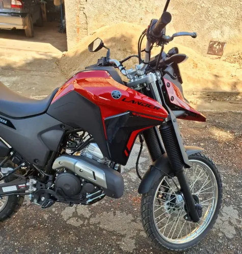 Lander 250 com apenas 107 km.