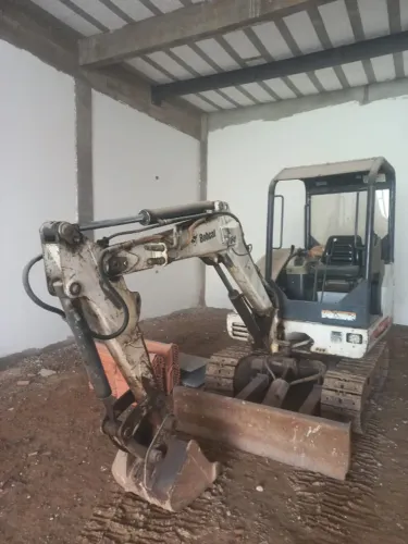 MINI ESCAVADEIRA BOBCAT 325
