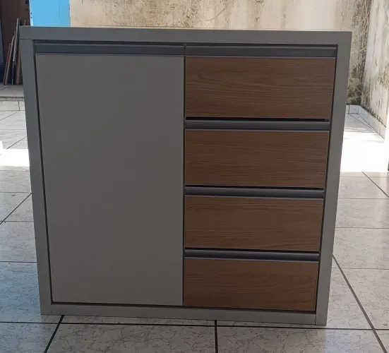 Armário com 4 gavetas e porta