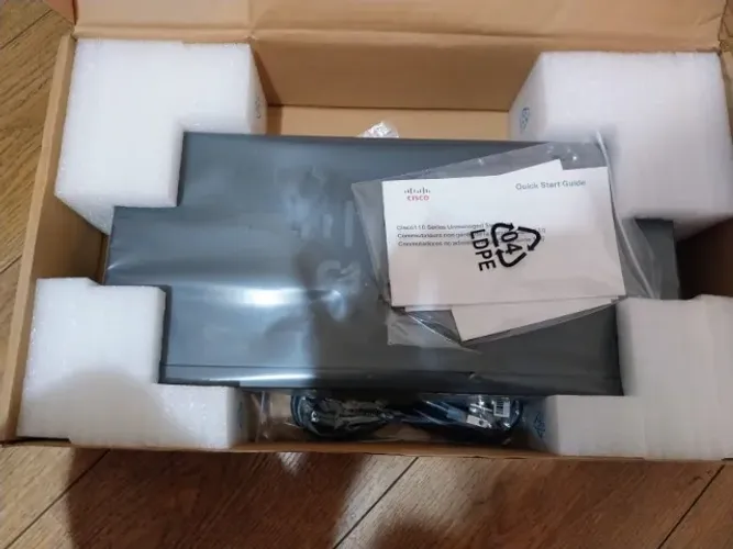 Switch Cisco SG110-24 - 24 portas Gigabit - Semi novo
