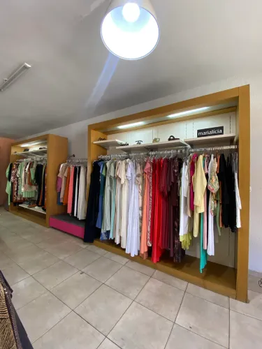 OPORTUNIDADE - MÓVEIS PARA LOJA DE ROUPA