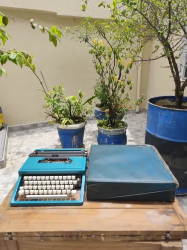 Maquina de Escrever Olivetti Dora de 1966 (funcionando)