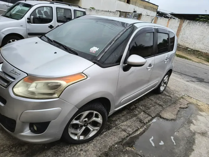 C3 Picasso completo 2013 1.5 8 válvulas com gás de 18 metros pneus novos ar gelando muito 