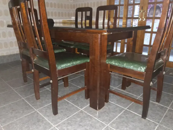 Conjunto de Mesa de Jantar em Madeira com 6 Cadeiras