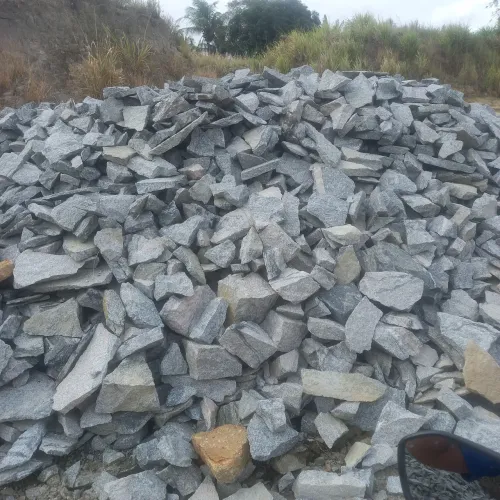 Pedras rachao para fundação 