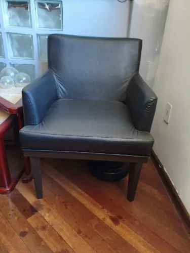 Kit 2 Poltronas elegantes de Couro sintético
