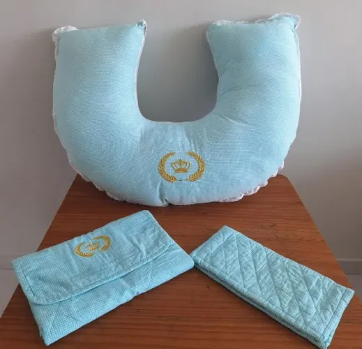 Almofada de Amamentação + Trocador Portátil + Necessaire Porta Fralda