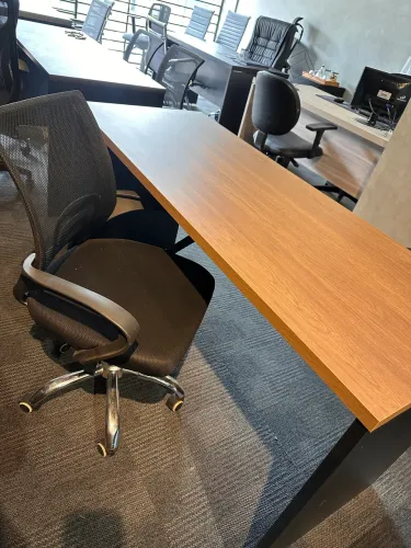 CONJUNTO MESA COM CADEIRA PARA ESCRITÓRIO - LOJA IKONMIXOFFICE 
