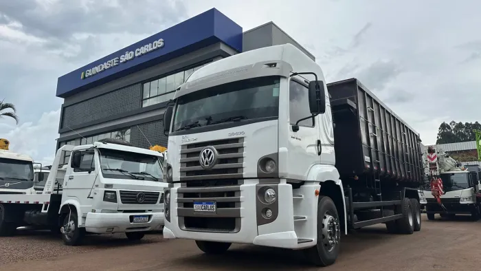 Volkswagen 6x4 Caçamba Agrícola traçado silagem