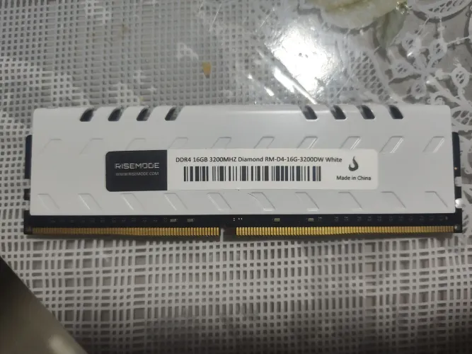 Memória RAM Rise Mode Diamond 16GB, 3200MHz, DDR4, CL19, Branco - RM-D4-16G-3200DW