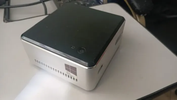 NUC Ultratop ( Intel Celeron N2830 2.16GHz, 8GB de RAM, HD 500GB )