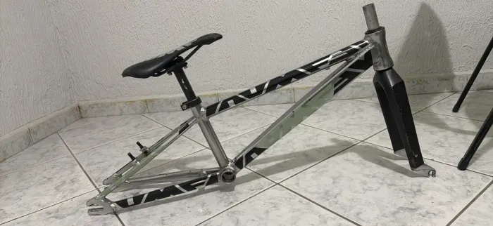 BMX UMF Brad Race Pro S - Quadro Alumínio aro 20 + Garfo em Fibra de Carbono