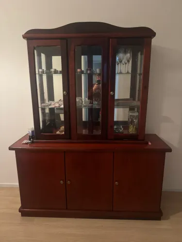 Vendo Cristaleira em Madeira maciça Santa Rosa Niteroi 