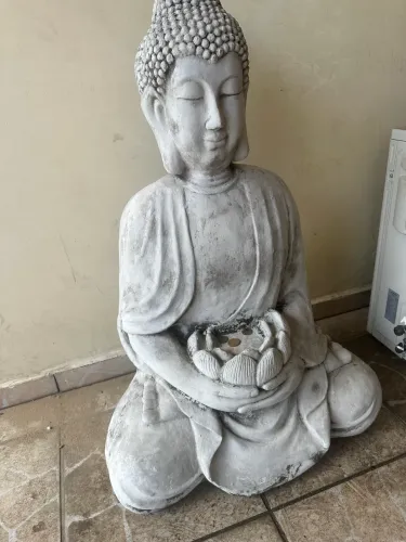 Buda em cimento