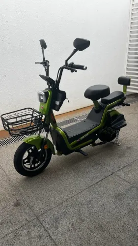 Vendo moto/bike elétrica Shineray zerada, único dono, cor verde, sem detalhes