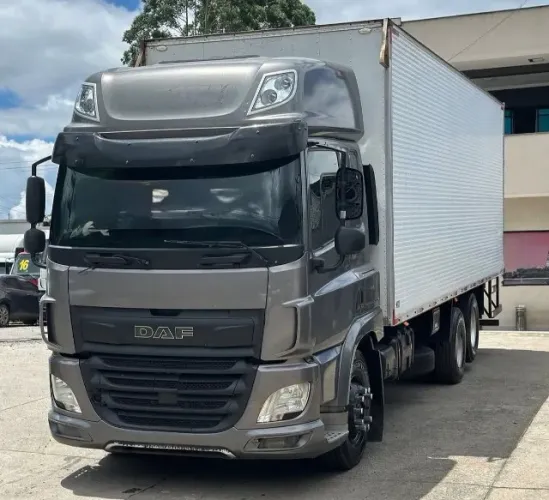 Daf Cf 310 6x2 Baú de 9 mts