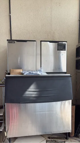 Máquina de gelo em cubos 