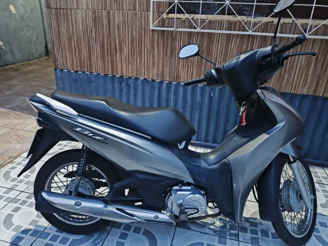 Vende-se Biz 110, muito bem conservada, 13mil km, Único dono.