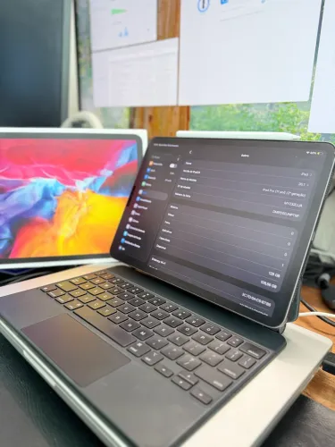 iPad Pro 11 pol (2ª Ger) 128GB + Magic Keyboard Original + Caixa e Acessórios