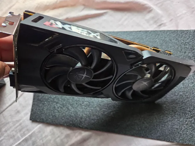 Placa de vídeo XFX Radeon RX 470 4GB