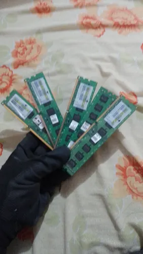 Vendo 5 pentes de memória ram ddr3 de 4gb: obs só vendo os 5 juntos.