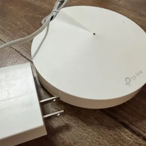 Roteador Wi-Fi Deco M5 V1 AC1300 branco TP-Link novo sem embalagem com suporte para tomada