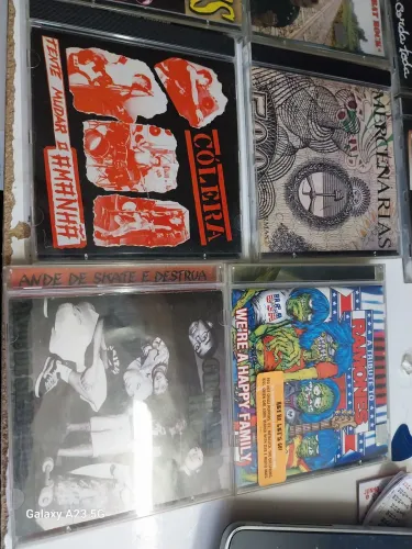 Vendo lote de vinil e cds varios estilos