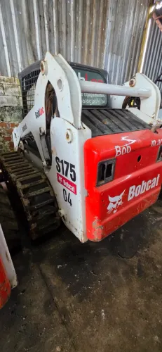 Mini Carregadeira Bobcat S175 2011 - 9.632 horas - Revisada - Bob Loc