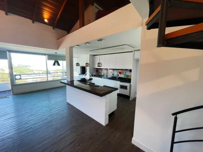 Cobertura à venda no bairro Itacorubi com 154 m² e 3 dormitórios/quartos disponíveis