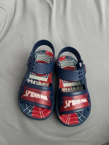 Vendo sandália infantil NOVA