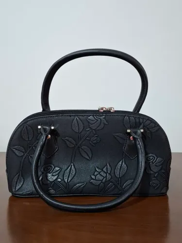 Bolsa de Mão - Preta - Pequena - com estampa de rosas
