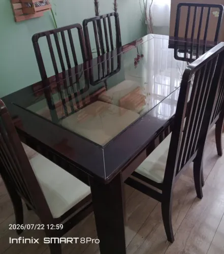 Mesa de jantar em Mogno com vidro 6 lugares com cadeiras