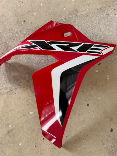 Carenagem lateral XR 300 vermelha