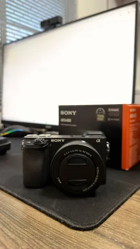 Sony Alpha a6400 + Lente 16-50mm OSS II - Menos de 1 Ano de Uso