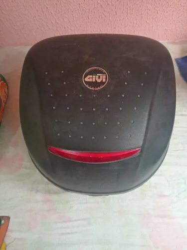 Baú de moto pequeno