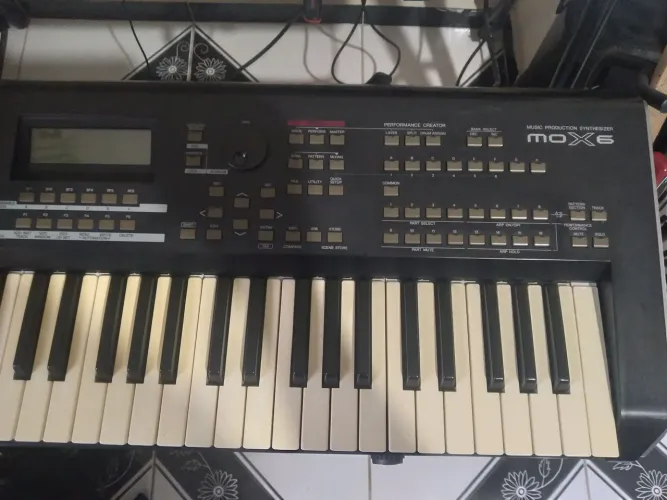 Teclado musical yamaha mox6